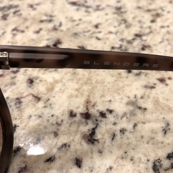 COPY - Blenders sunglasses 🕶️ - Picture 6 of 6